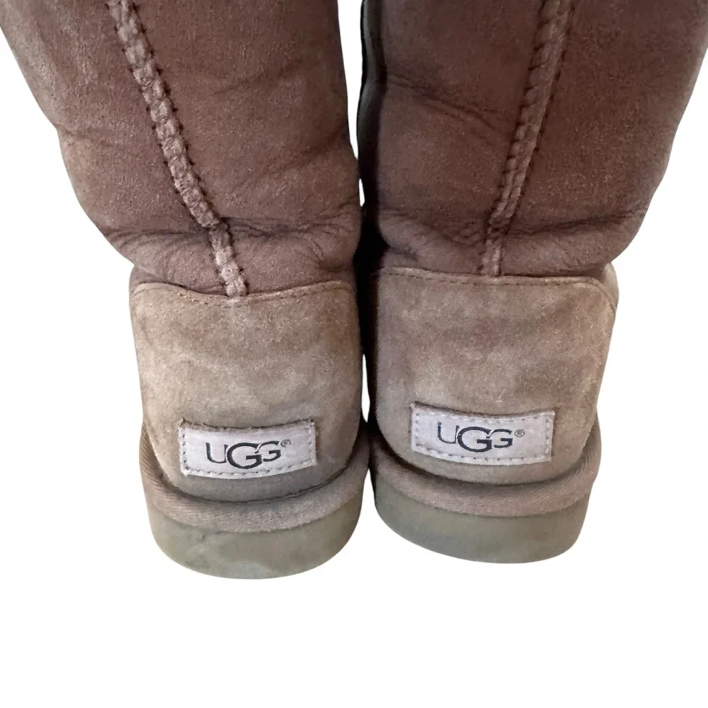 UGG Women's Classic Short II Tan Size 9 - Picture 6 of 7